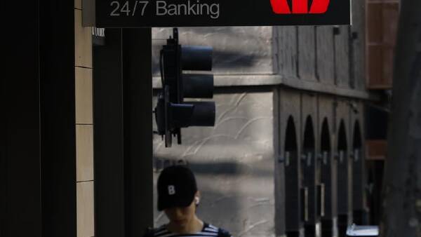 Rural Australians left up in the air as banks shut down