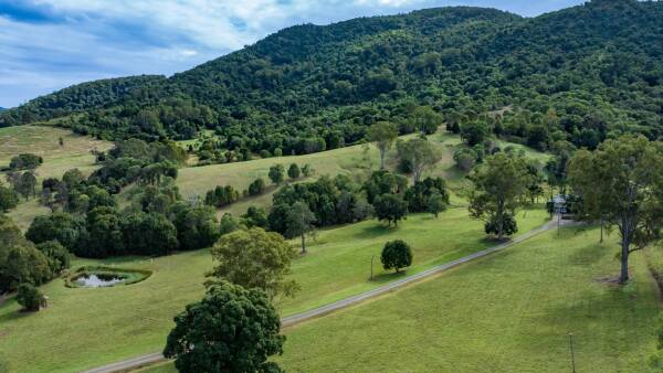 Rowesdale, secluded property 40 minutes from Brisbane, Gold Coast | Video